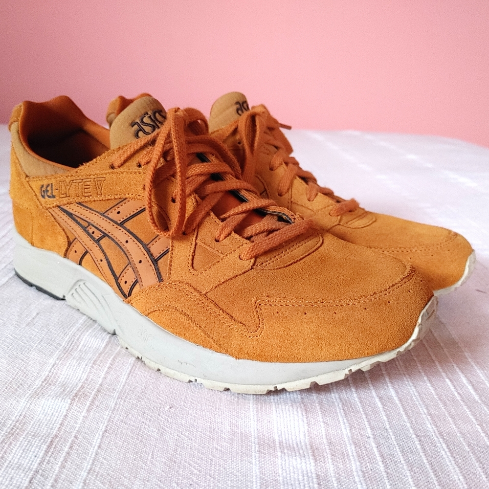 Asics Men’s Gel-Lyte V Suede Sneakers in Honey Ginger